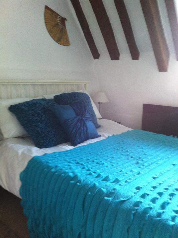 Thatched Farm Bed And Breakfast Woodbridge Room photo